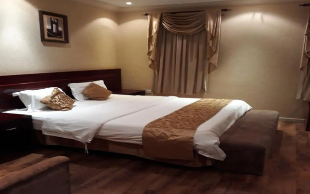 Nice Land Apart-Hotel