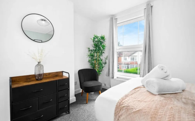 Spacious Home in Harborne