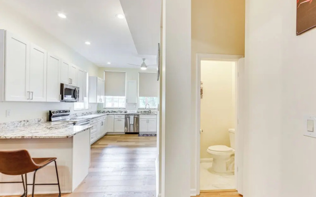 Modern Pittsburgh Home w/ Rooftop Deck & Backyard