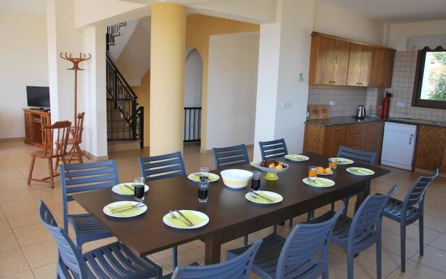 Villa Only 50m To The Sea, Sleeps 12, Polis