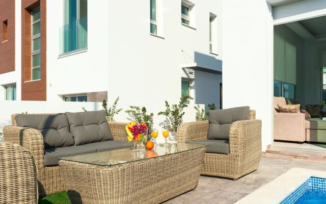 Carmen Paralimni in Paralimni