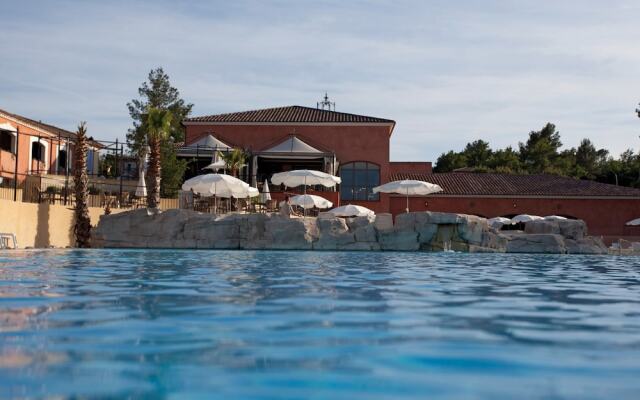 Attractive Holiday Home With two Bathrooms and a Jacuzzi