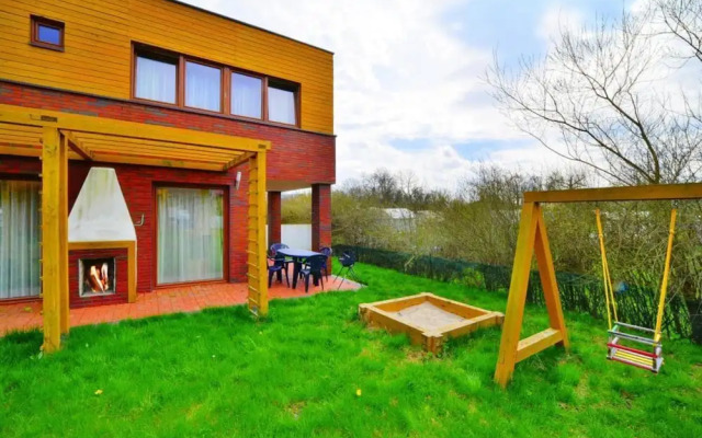 Spacious Holiday Home With Private Garden