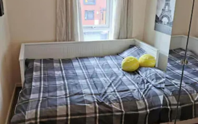 Entire 3 Bedroom House Manchester Free Parking