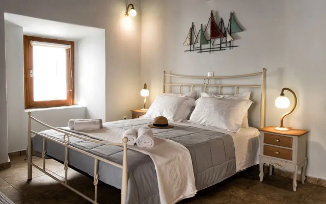 Gavrion's Nest  - Premium Cycladic Studio