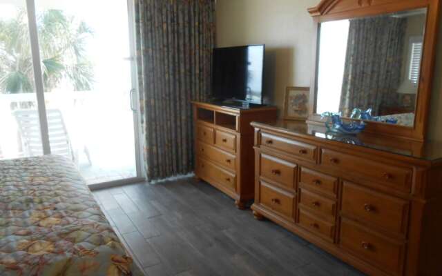 0104 Waters Edge Resort 1 Bedroom Condo by RedAwning