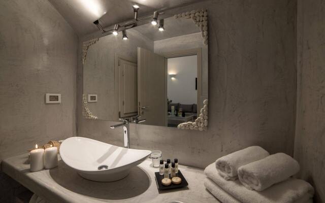 Kima Oia Suites