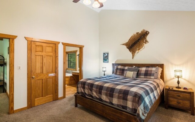 Whitetail Cabin 2 Bedroom Cabin by RedAwning