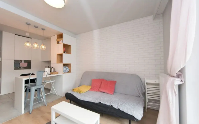 Main Trainstation one bedroom AC p4you