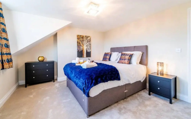 Stylish 3 Bedroom Maisonette