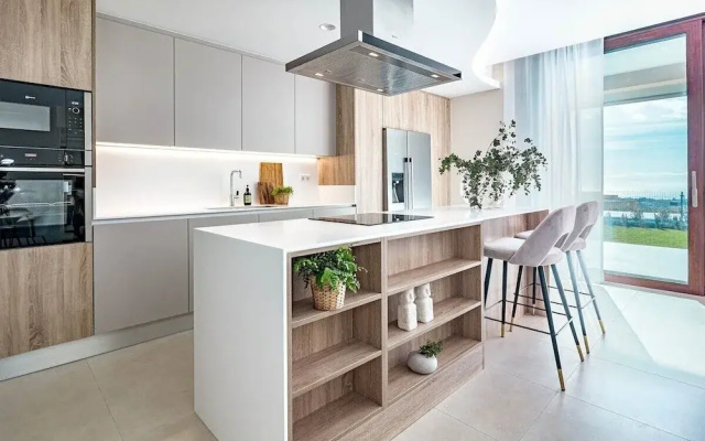 LO - Luxury 3 Bedroom Apartment , Stunning Views