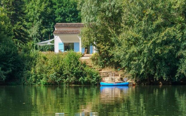 Dreamy Villa in Bruniquel with Jetty