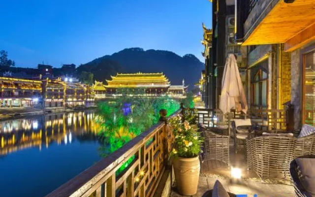 Phoenix Youran Qingsu Hotel