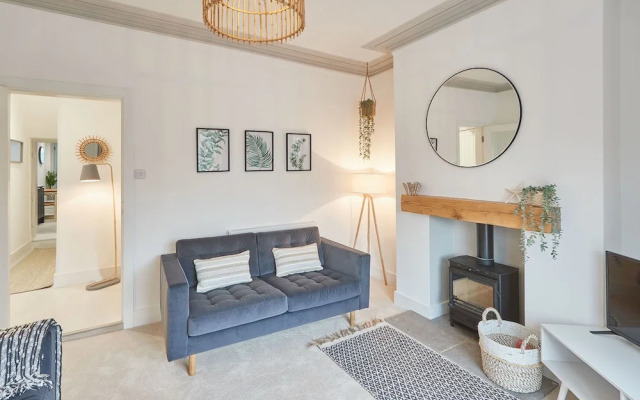 Host Stay Retreat By The Sea