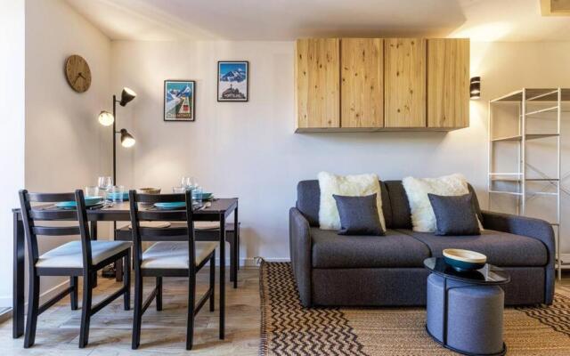 Chic 2BR in city center, next to Train Station
