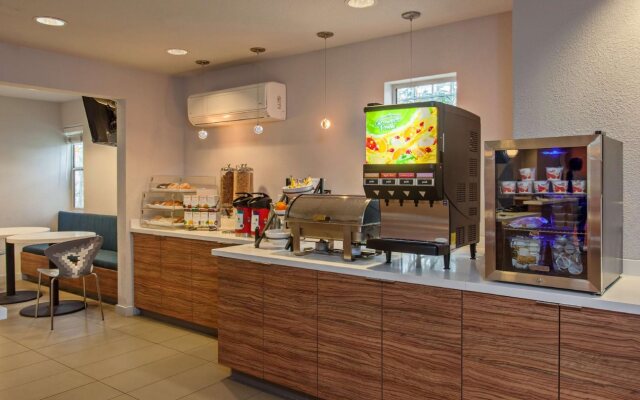 Best Western Plus Executive Suites