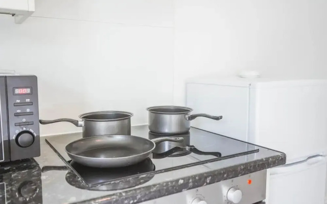 1 Bed Flat in Pedestrianized High Street