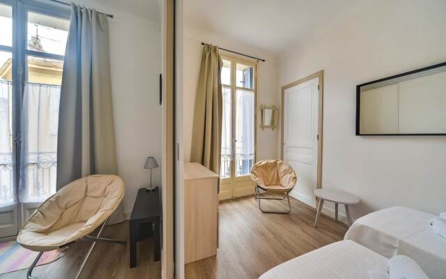 Henry IV Apartment 2