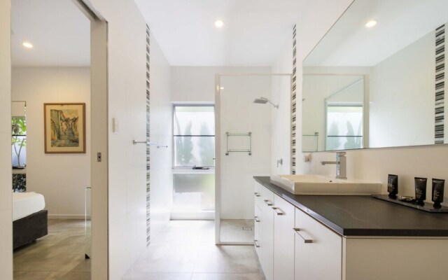 Tenterfield Beachfront Luxury 4 Bedroom Holiday Home