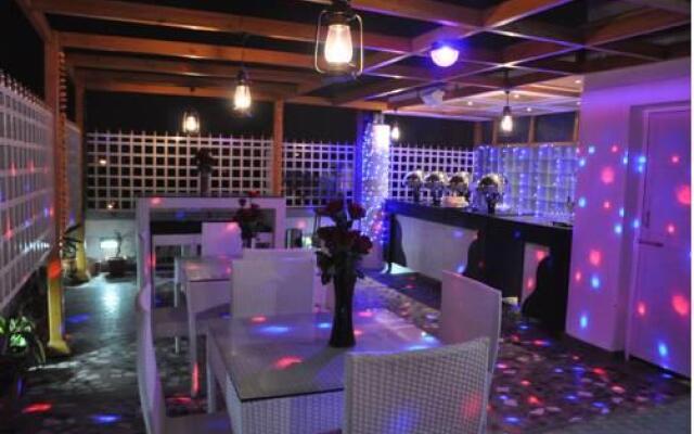 Hotel Omega Residency