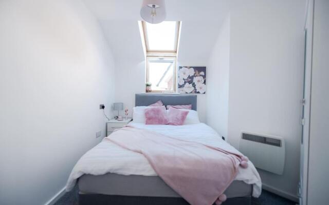Spacious 2 bed apartment 800 metres from the beach