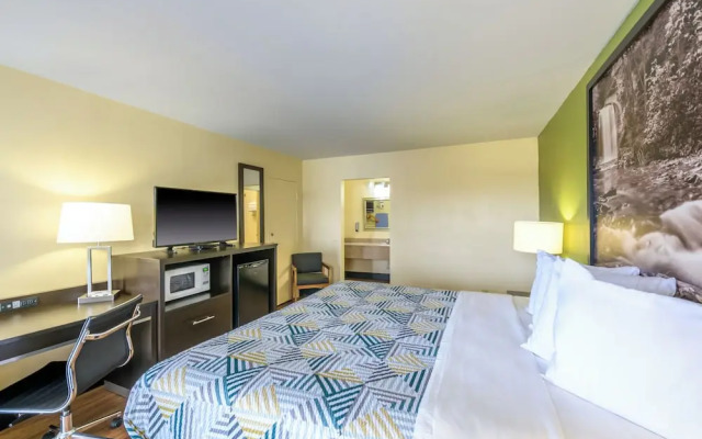 Super 8 Motel - Forsyth