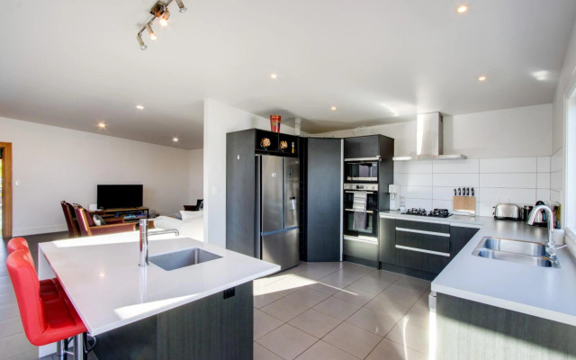 Coastal Villa - Napier Holiday Home