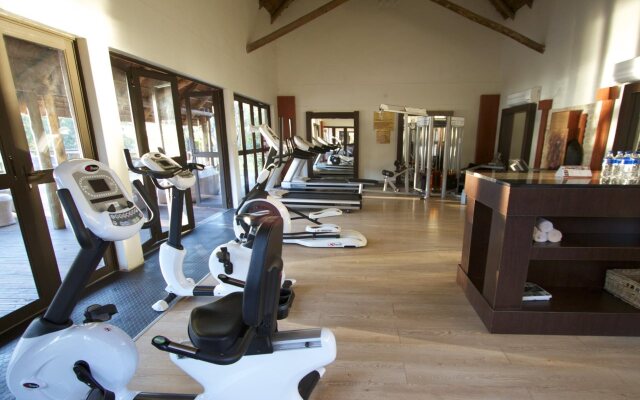Cresta Mowana Safari Resort & Spa