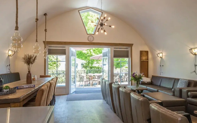 Beautiful House With Sandy Beach, Near Giethoorn