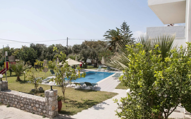 Manolis Apartments