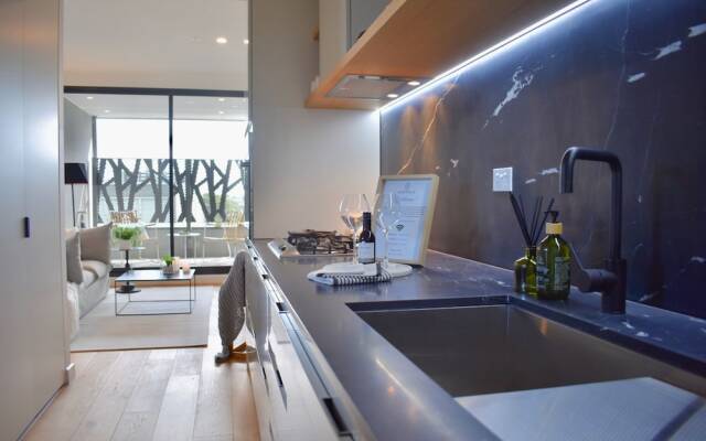 Modern and Elegant Apartment Near The Beach