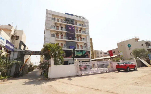 Oyo 6448 Hotel Smriti Grand
