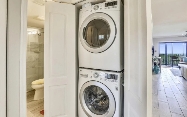 Land's End 303 building 10 All new Fully Updated Bright Granite