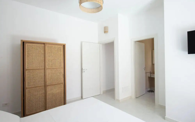 Sea Frame Design Apartments with Pool by Wonderful Italy