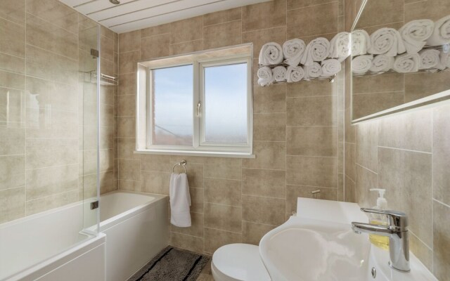 Queens Crest by Sasco Apartments