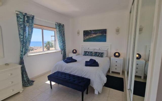 Spacious 3 bedroom apartment with seaview