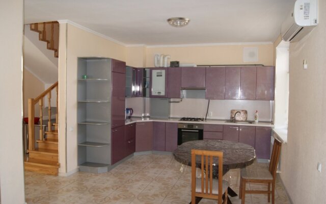 Kotedzhi V Dzhemete Guest House