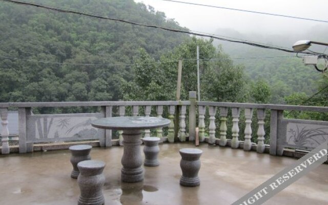 Taohuayuan Farmhouse