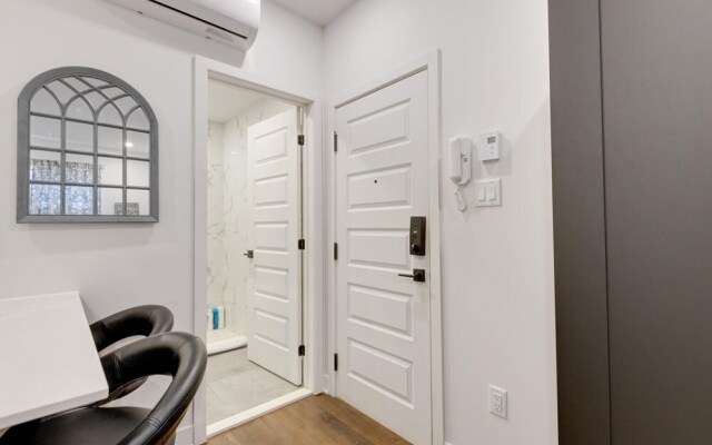 M11 Modern Comfy Studio w AC in Plateau Mile-end