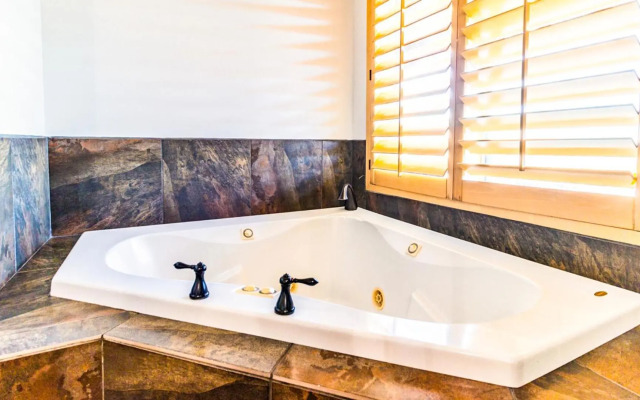 Yucca Viewpoint - Hot Tub - Best View