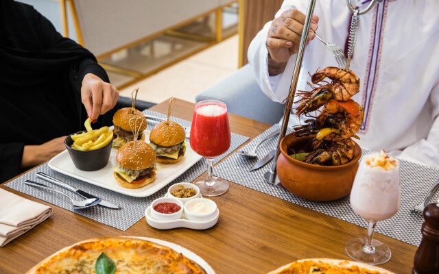 Maani Muscat Hotel & Suites