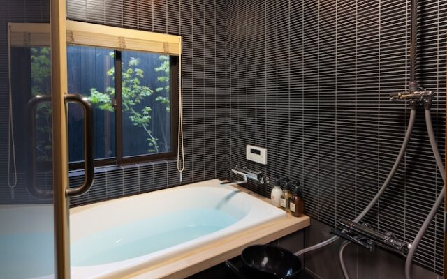 Kanade Kyotoekiminami