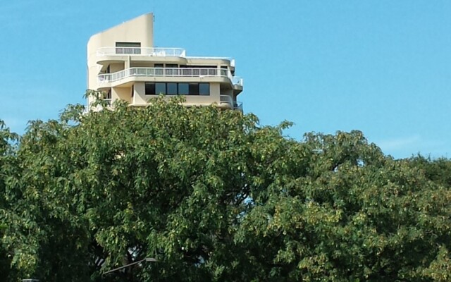 Kirribilli Riverfront Apartments