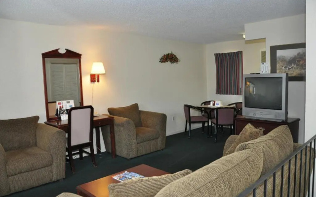 Merrimac Inn & Suites
