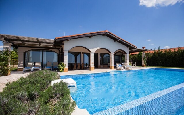 Blacksearama Golf And Villas