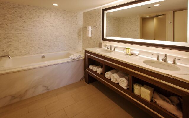 Doubletree by Hilton Pittsburgh — Green Tree