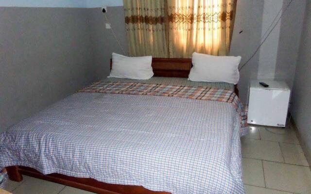 Menic Suites & Restaurant