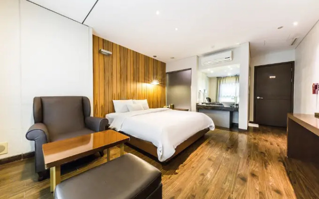 F HOTEL Yeongdeungpo