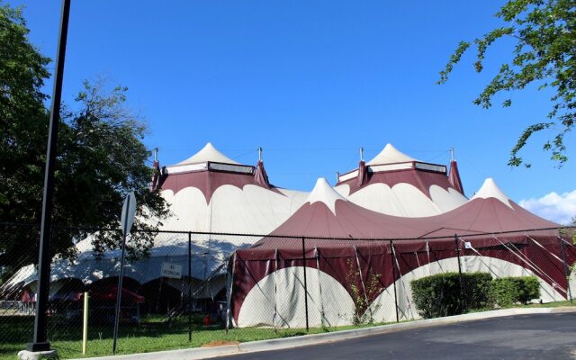 Excellent Location! On Campus Studio Sleeps 4