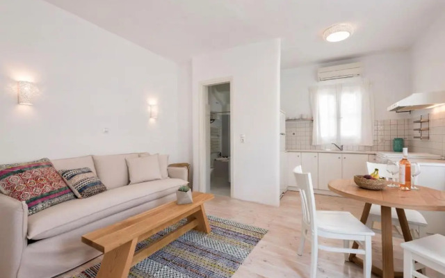 Michael Zeppos Studios, Naousa